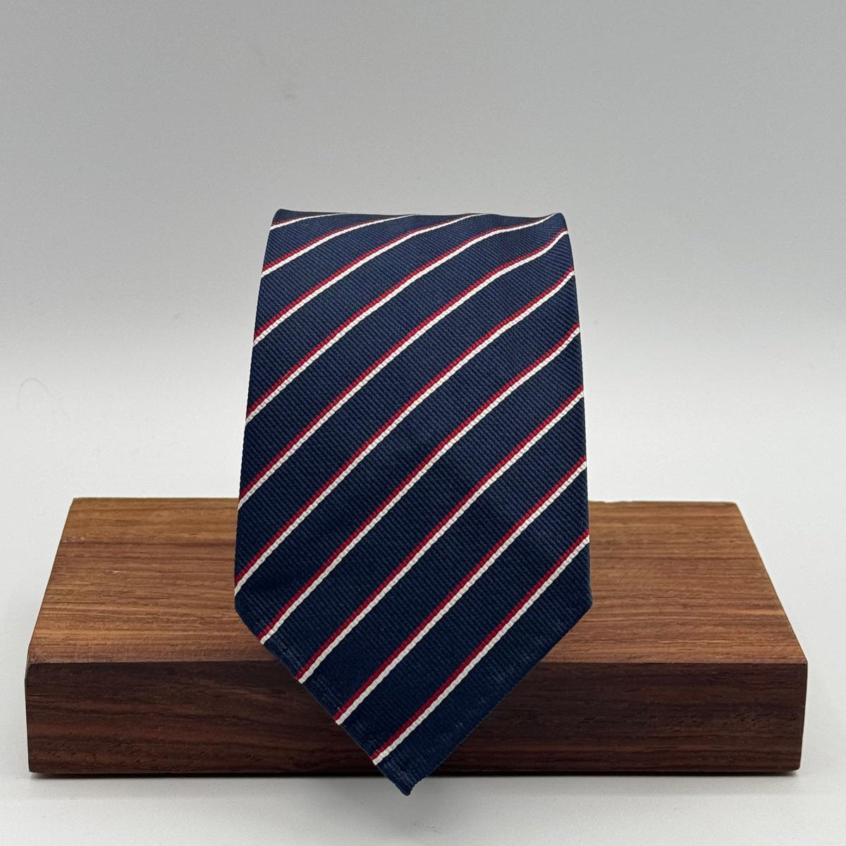 Cruciani &amp; Bella
100% Silk&nbsp;
Unlined
Brown Tie
Blue, Red and White Stripes Tie
Handmade in Italy
7,5 cm x 148 cm
New Old Stock