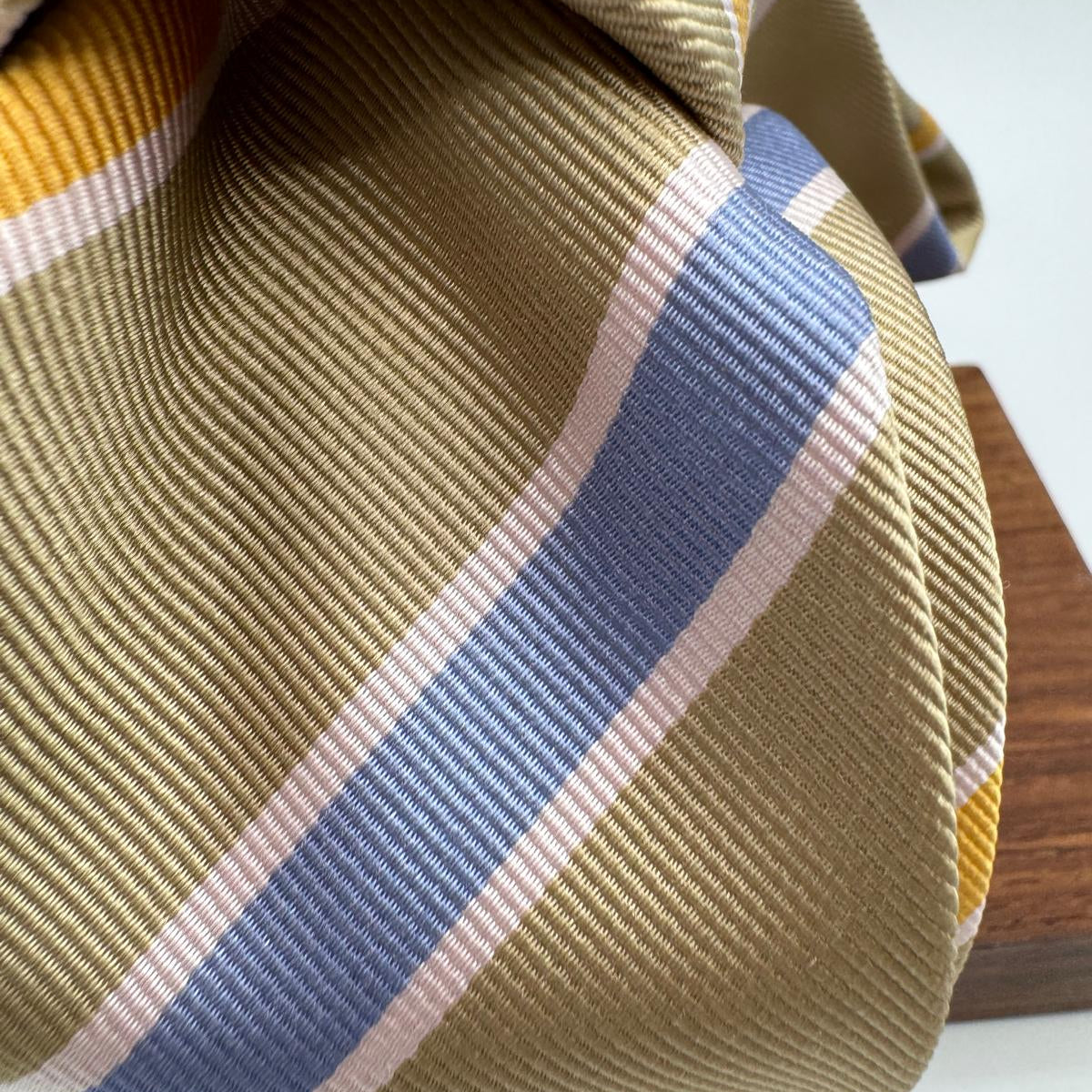 Cruciani &amp; Bella
100% Woven Silk&nbsp;
Tipped&nbsp;
Sand, Light Blue, Light Blue, Light Yellow and White stripes

Handmade in Italy
8 cm x 148 cm
New Old Stock