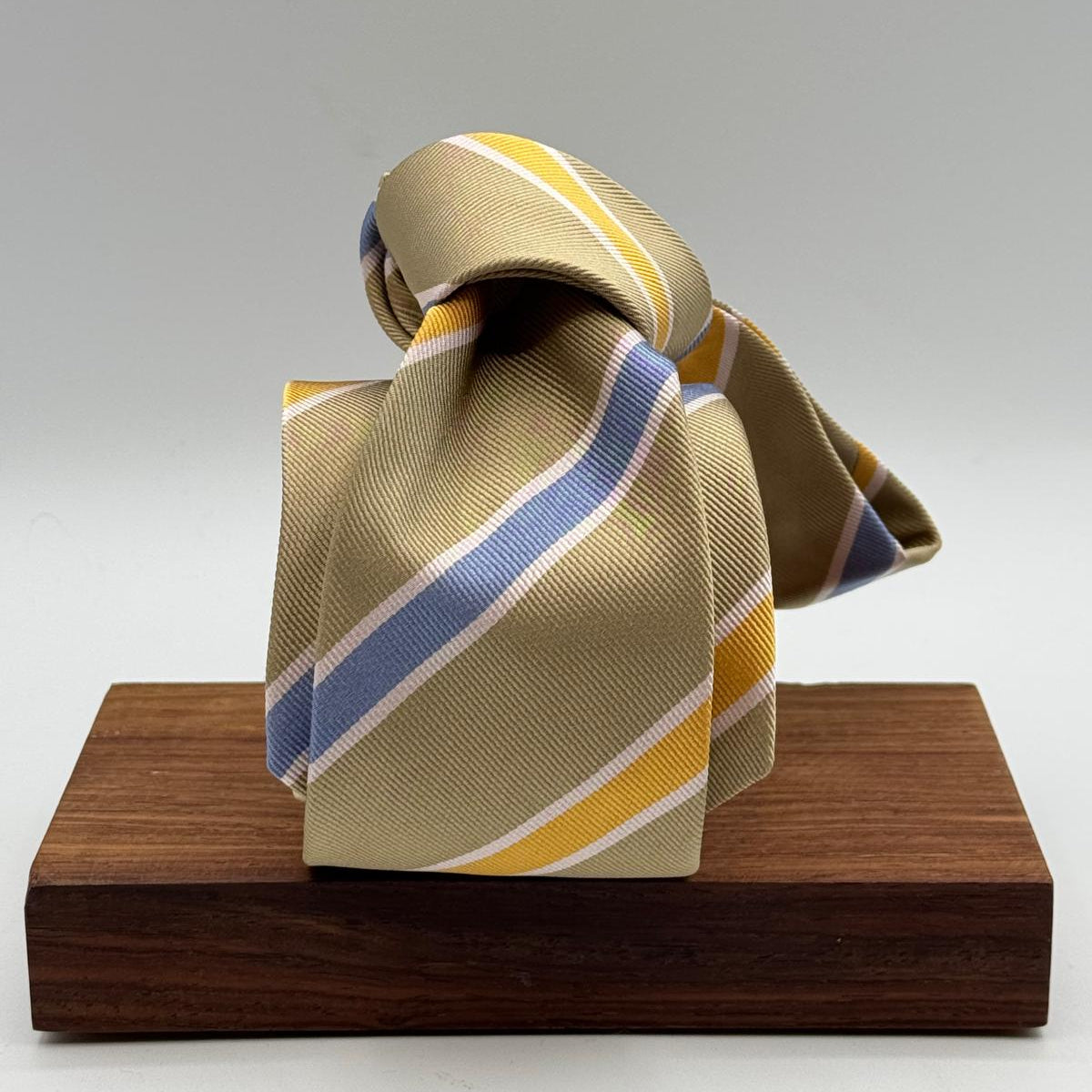 Cruciani &amp; Bella
100% Woven Silk&nbsp;
Tipped&nbsp;
Sand, Light Blue, Light Blue, Light Yellow and White stripes

Handmade in Italy
8 cm x 148 cm
New Old Stock