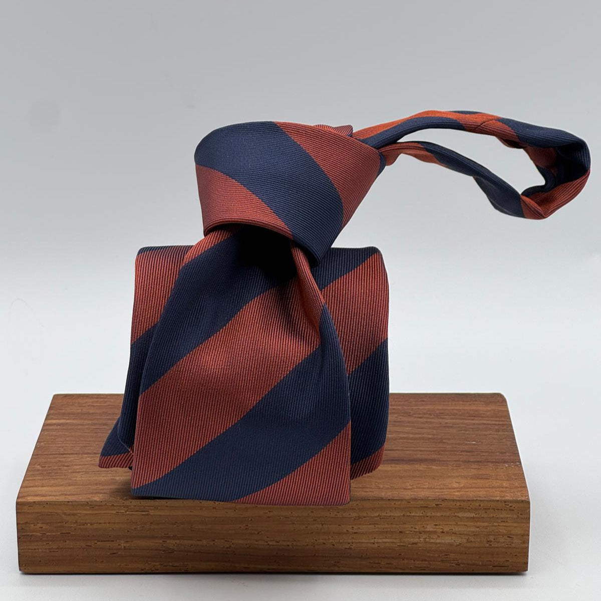 Cruciani &amp; Bella
100% Silk&nbsp;
Woven Jaquard
Self Tipped&nbsp;
Blue and Rust Stripes
Handmade in Italy
9 cm x 148 cm
New Old Stock