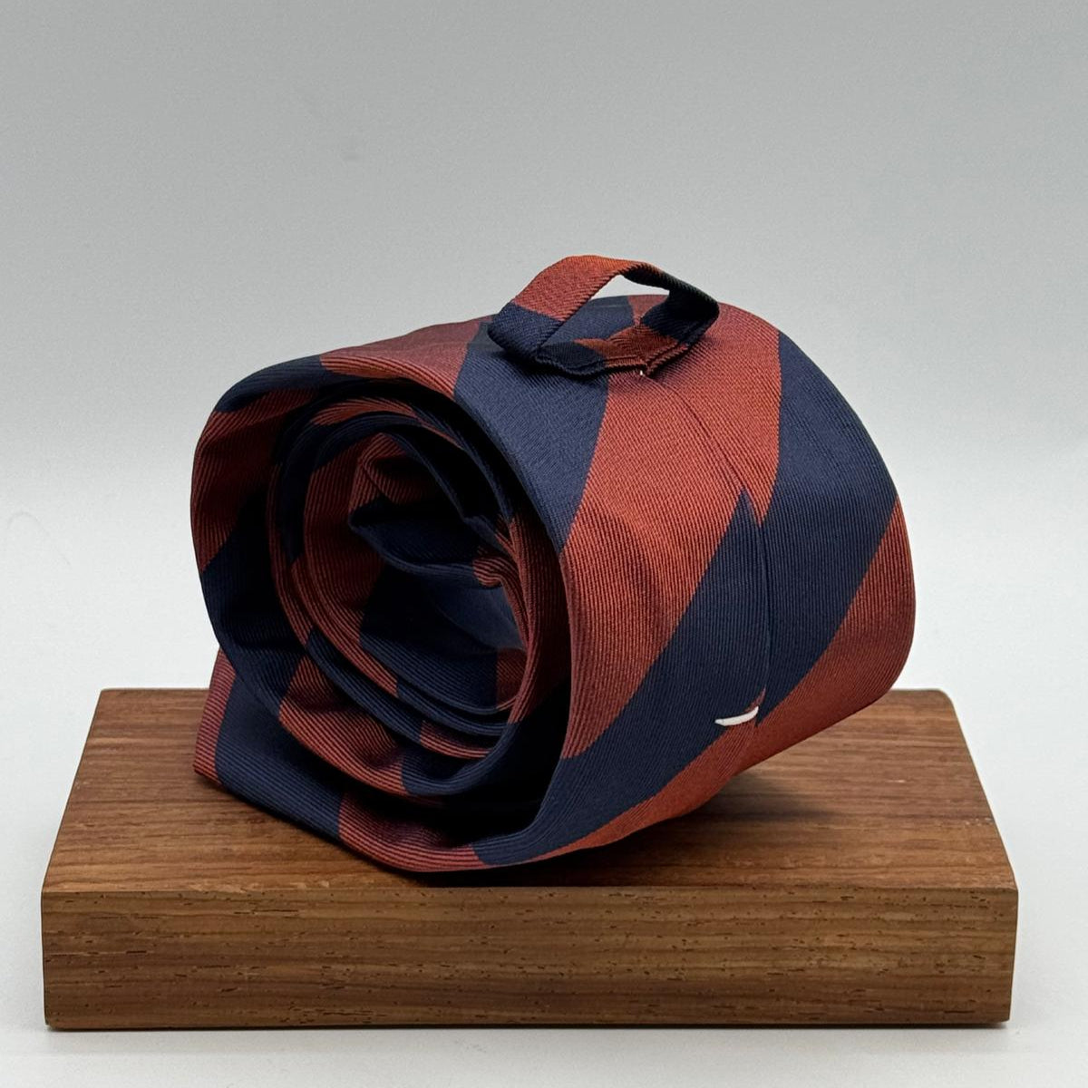 Cruciani &amp; Bella
100% Silk&nbsp;
Woven Jaquard
Self Tipped&nbsp;
Blue and Rust Stripes
Handmade in Italy
9 cm x 148 cm
New Old Stock