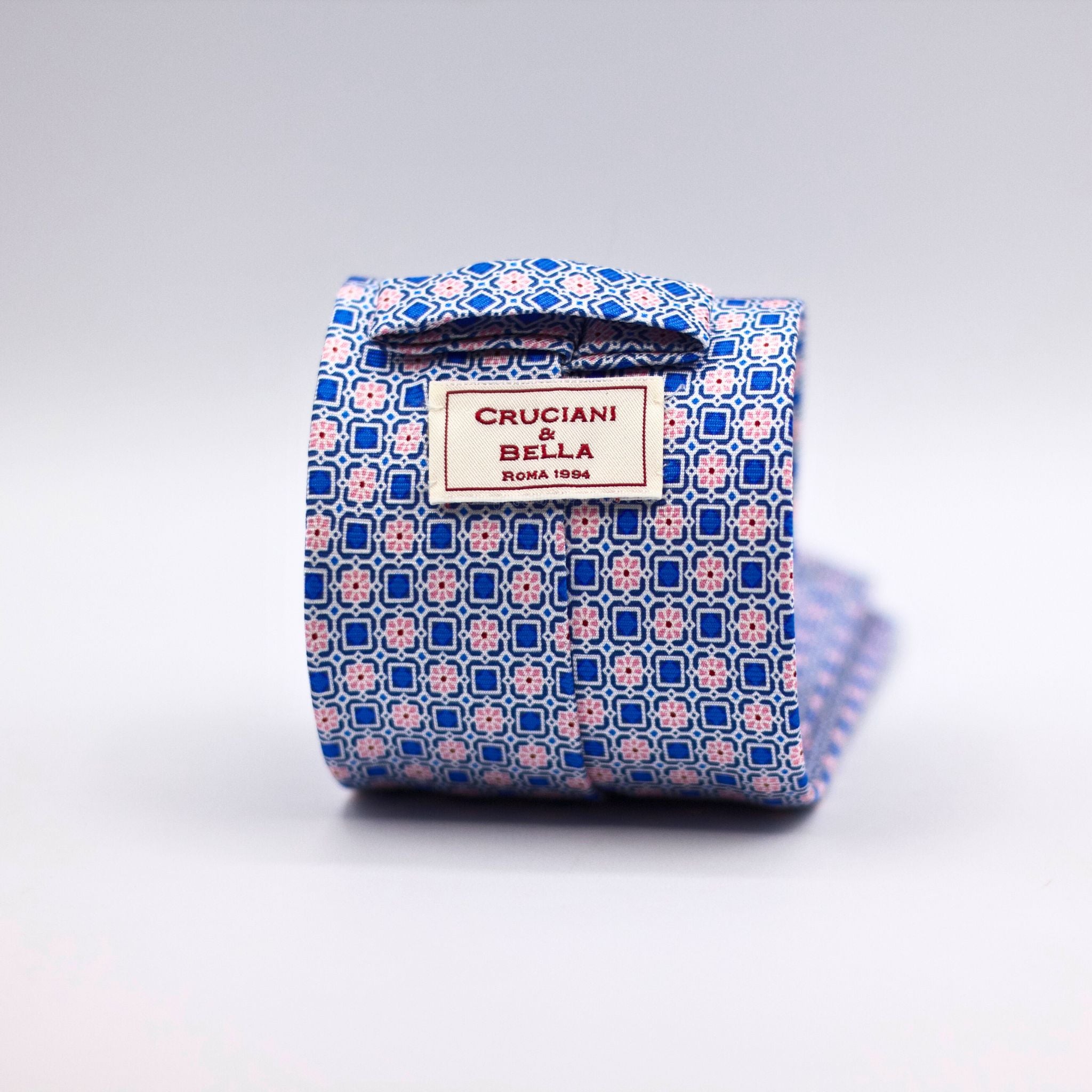 Cruciani &amp; Bella 100% Printed Silk Self-Tipped Light Blue and Pink Tie Handmade in Rome, Italy. 8 cm x 150 cm