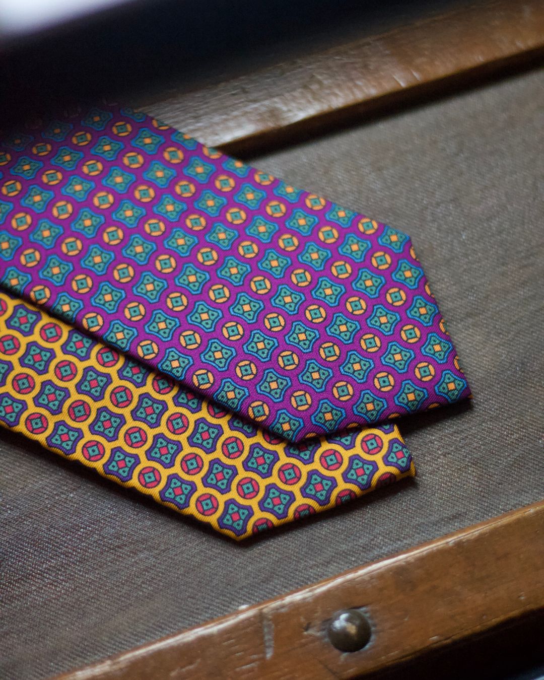 Cruciani &amp; Bella 100% Printed Silk Silk Made in England&nbsp; Self-tipped Purple, Green, Light Blue and Orange Motif Tie 8 cm x 150 cm Handmade in &nbsp;England