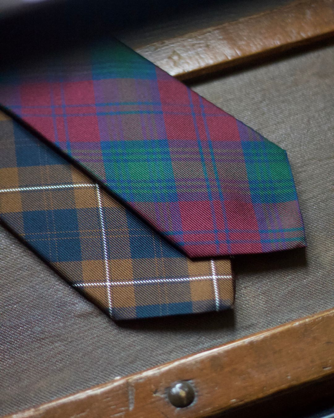 Cruciani &amp; Bella 100% Woven Jacquard Silk Self Tipped Red, Green and Blue Tartan Tie Handmade in Italy 8 cm x 150 cm