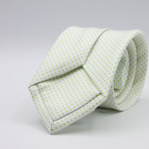 Cruciani &amp; Bella
100% Printed Silk

Self-Tipped
White, Green Lime Pindots Tie
Handmade in Rome, Italy.

8 cm x 150 cm
#8856