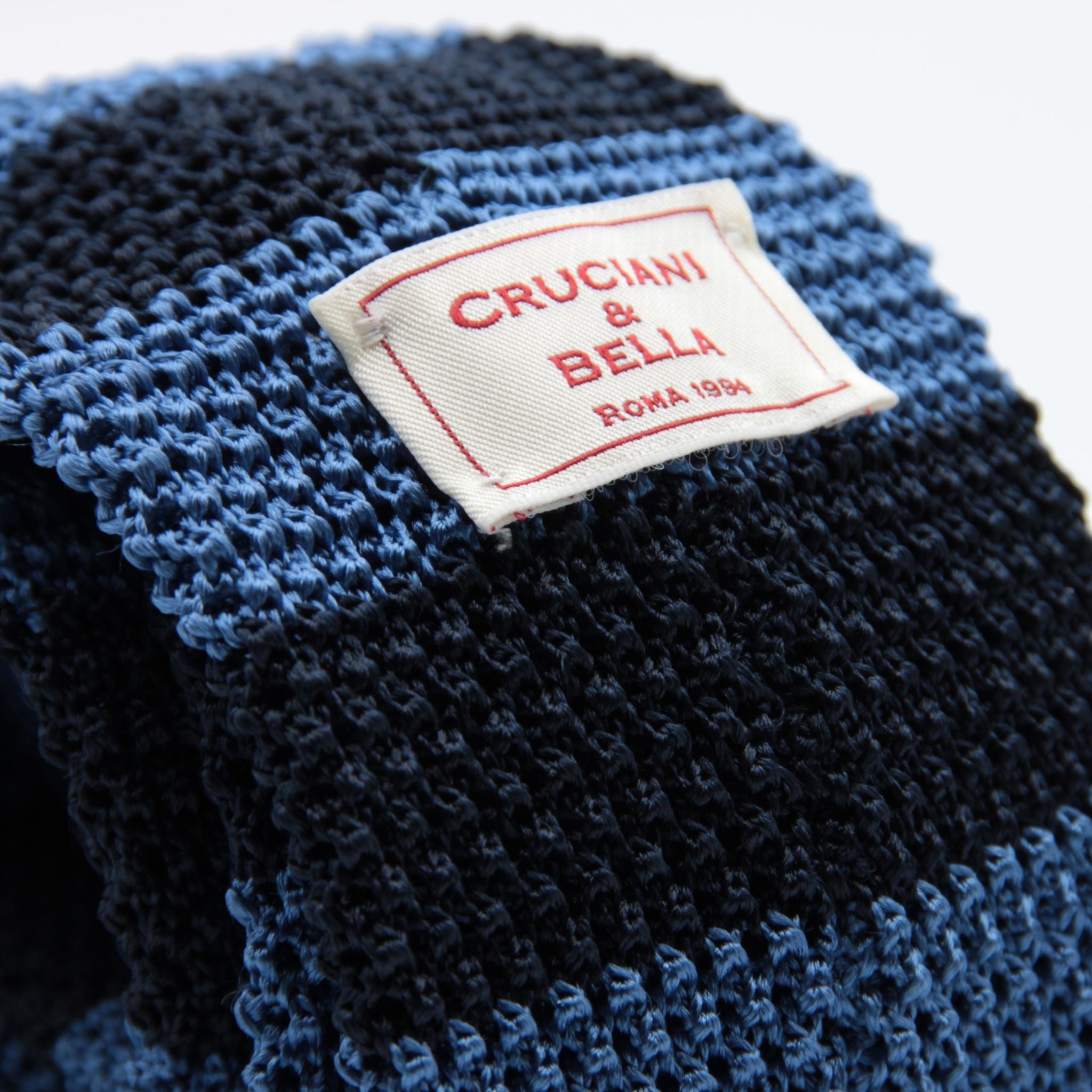 Cruciani &amp; Bella
100% Knitted Silk Tie
Dark Blue and Light Blue Stripe Tie
Handmade in Italy
6/7 cm x 147/148 cm

#8919