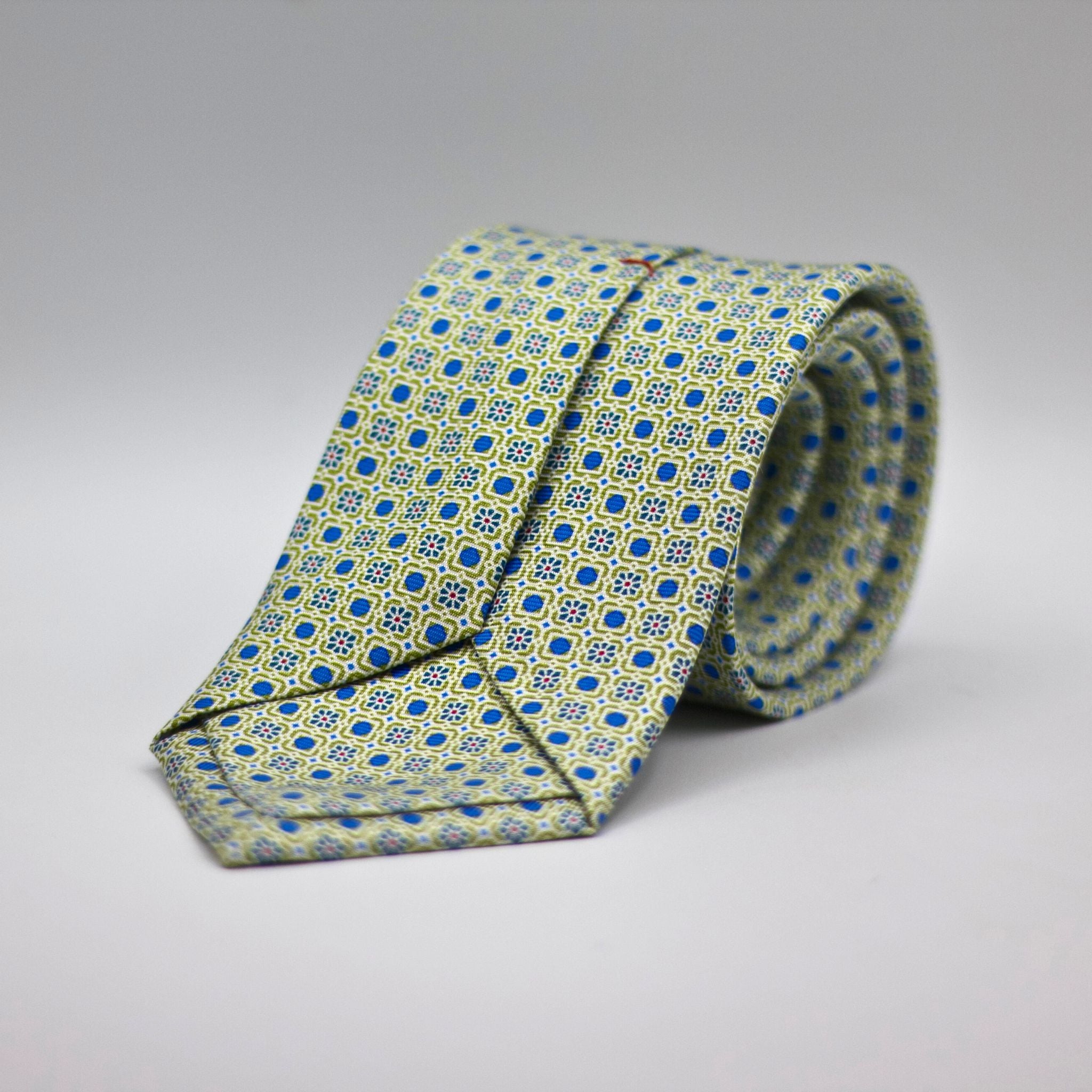 Cruciani &amp; Bella 100% Printed Silk Self-Tipped Light Green, Blue, White and Red Motif Tie Handmade in Rome, Italy. 8 cm x 150 cm